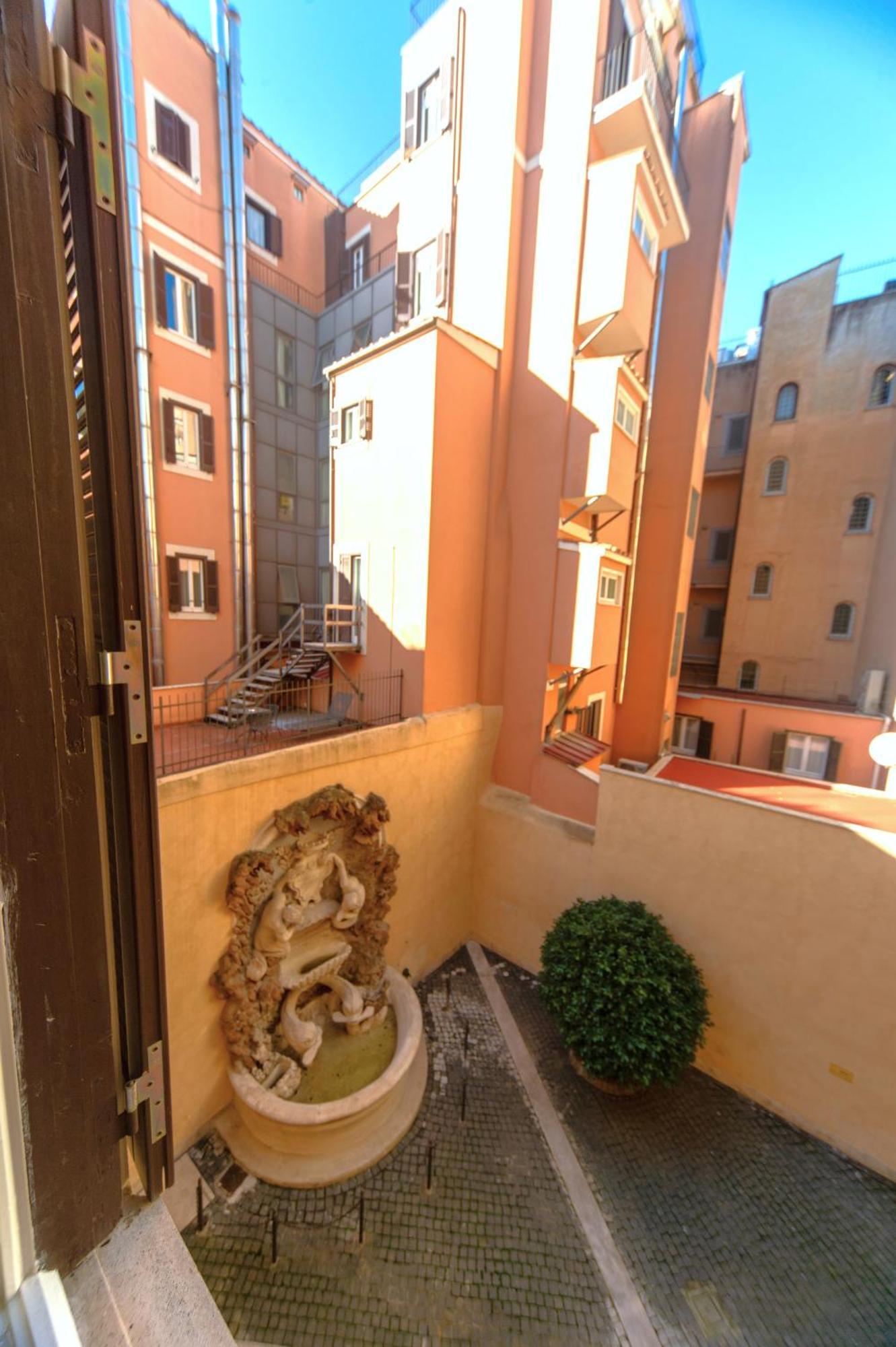 Bernini Stay, Next To Trevi Fountain Róma Kültér fotó